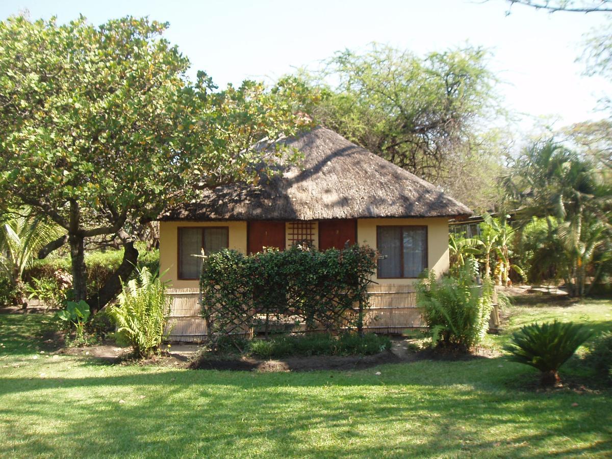 Nkhudzi Beach Lodge Nkudzi エクステリア 写真